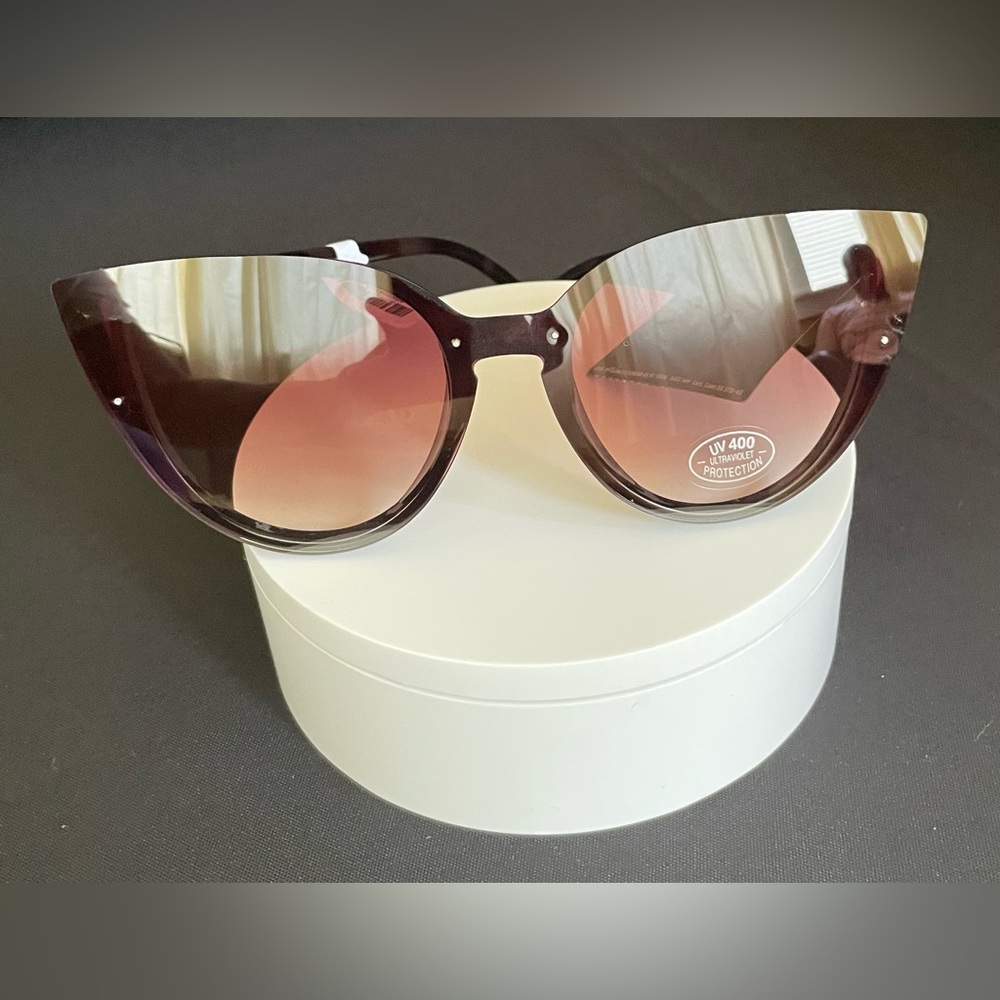 Glance brown cat eyes sunglasses.